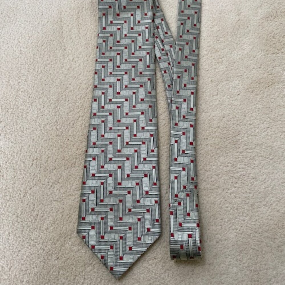 Sisly men’s silk tie. Silver and red.